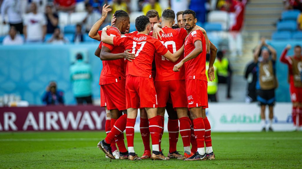 Tuyển Thụy Sĩ  ăn mừng bàn thắng tại loạt trận thứ 2 
