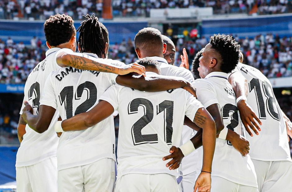 Các cầu thủ Real Madrid trong một pha ăn mừng bàn thắng